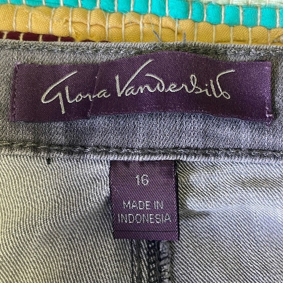 Gloria Vanderbilt Gray Bedazzled Amanda Jeans-#1965+ - Picture 4 of 12